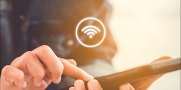 Wi-Fi symbol above phone.