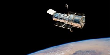NASA, SpaceX to Study Possible Hubble Telescope Servicing Mission