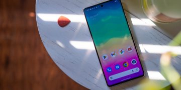 Pixel 7 Pro hazel top down view of screen