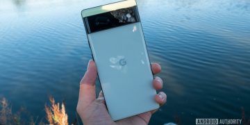 The Google Pixel 6 in Sorta Seafoam color in hand