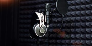 What Type Of Studio Headphones Do Rappers And Producers Use?