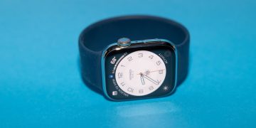 You can control your Apple Watch from your iPhone and my mind is blown