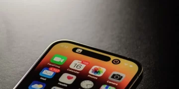 iOS 16.2 public beta 1