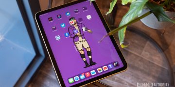 apple ipad home screen on table