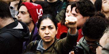 Big Tech could help Iranian protesters by using an old tool