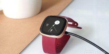 Fitbit Versa 4 Charging