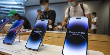 Foxconn increases bonuses to boost iPhone 14 production