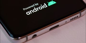 Powering off an Android phone