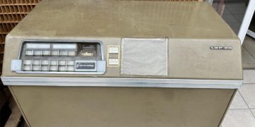 Redditor Finds Ultra-Rare Refrigerator-Sized 1950s-Era Computer in Basement