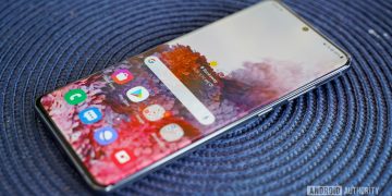 Samsung Galaxy S20 Ultra angled face