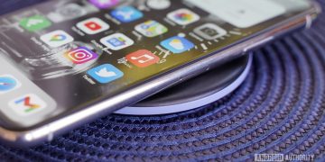 Yootech F500 Wireless Chargerside closeup