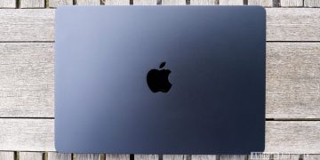 apple macbook air m2 closed