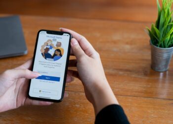 How can you see who viewed your facebook videos